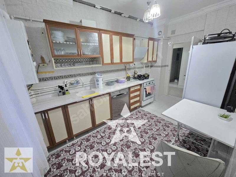 Royales'ten Tramvaya Yakını Ara Kat Site İçi Geniş Ve Ferah 3+1 — fotoğraf 6