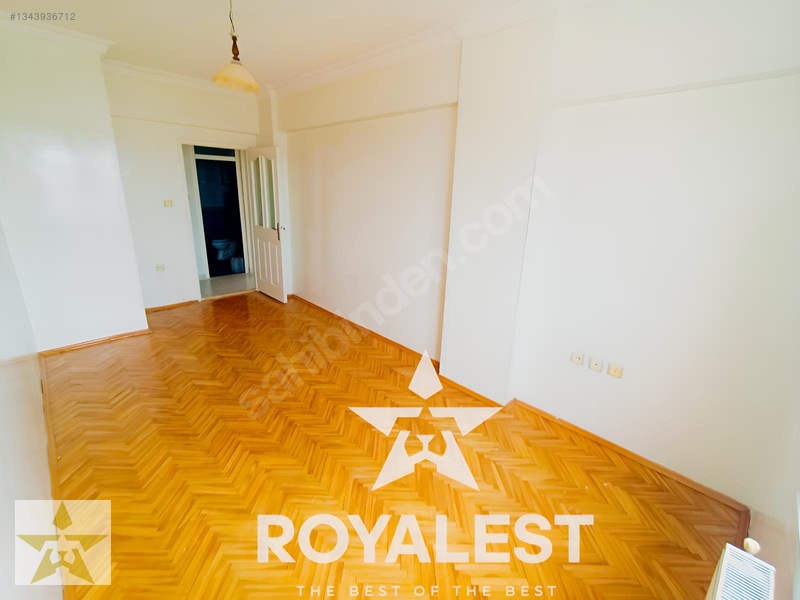 Royales'ten Tramvaya Yakını Ara Kat Site İçi Geniş Ve Ferah 3+1 — fotoğraf 8