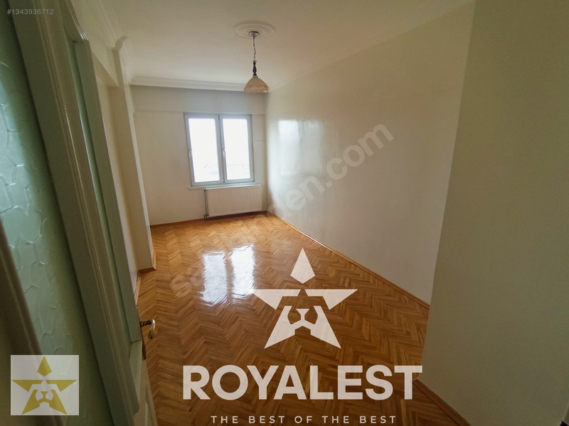 Royales'ten Tramvaya Yakını Ara Kat Site İçi Geniş Ve Ferah 3+1 — fotoğraf 9