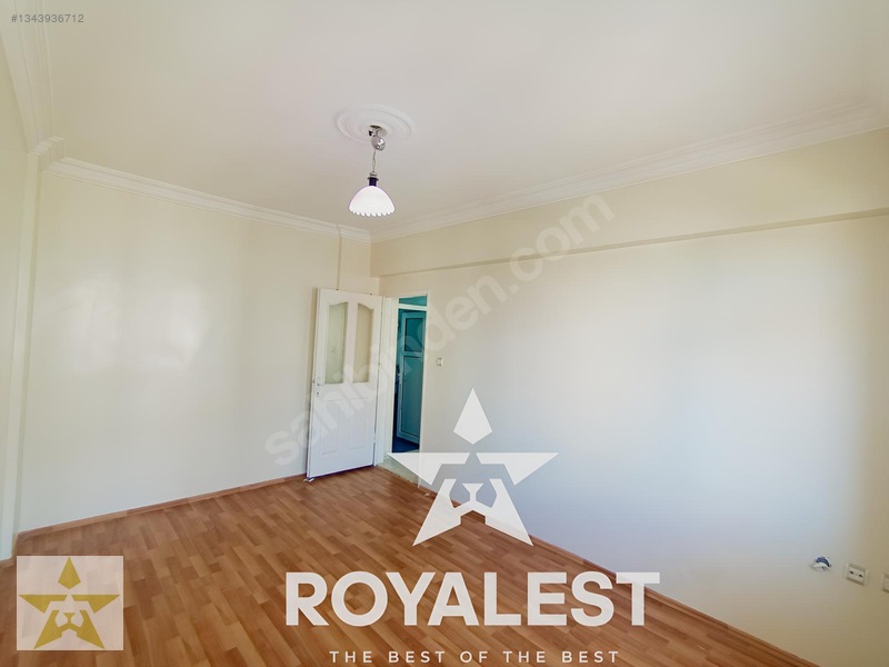 Royales'ten Tramvaya Yakını Ara Kat Site İçi Geniş Ve Ferah 3+1 — fotoğraf 11