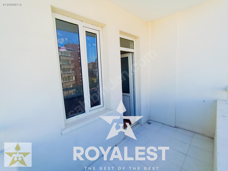 Royales'ten Tramvaya Yakını Ara Kat Site İçi Geniş Ve Ferah 3+1 — fotoğraf 13