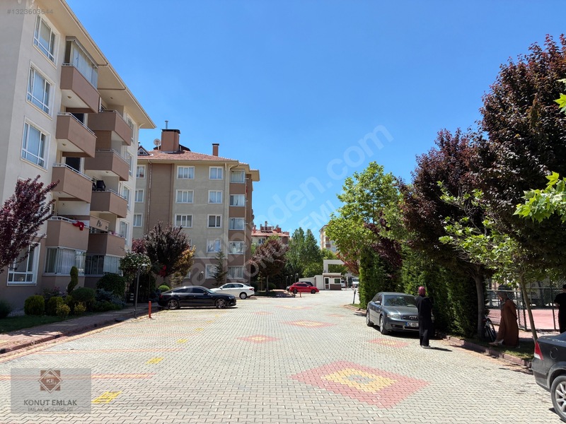 Konut Emlak-stadyum Karşısı-site İçinde-karacabey St-satılık D. — fotoğraf 27