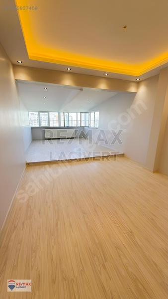 Re/max Lacivert'te Şelale Evler'de Full Yapılı 4+1 Satılık Daire — fotoğraf 4