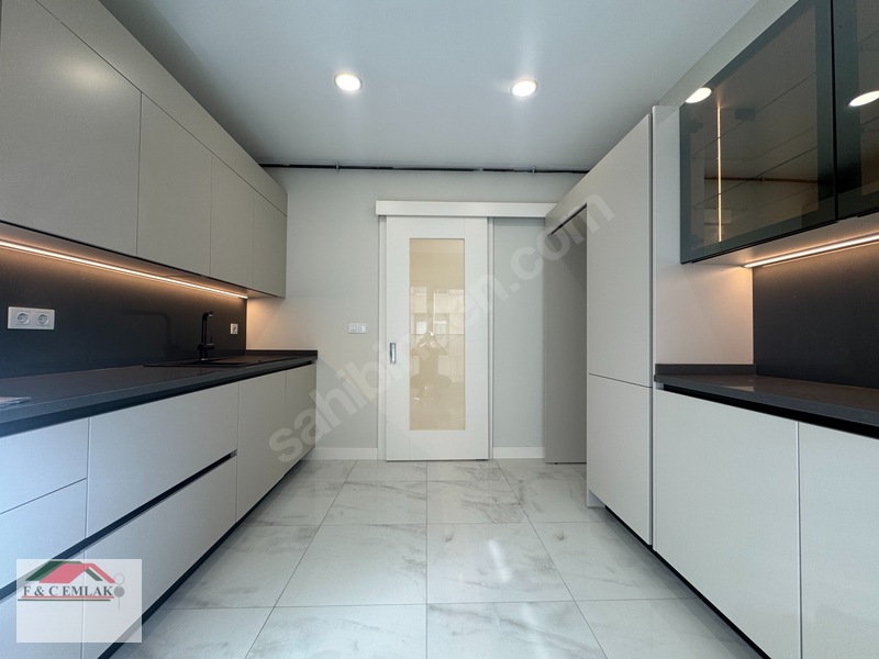Caddebostan Hayat Cadde Sitesi Caddeye 2.paralel 115 M2 Net 3+1. — fotoğraf 25