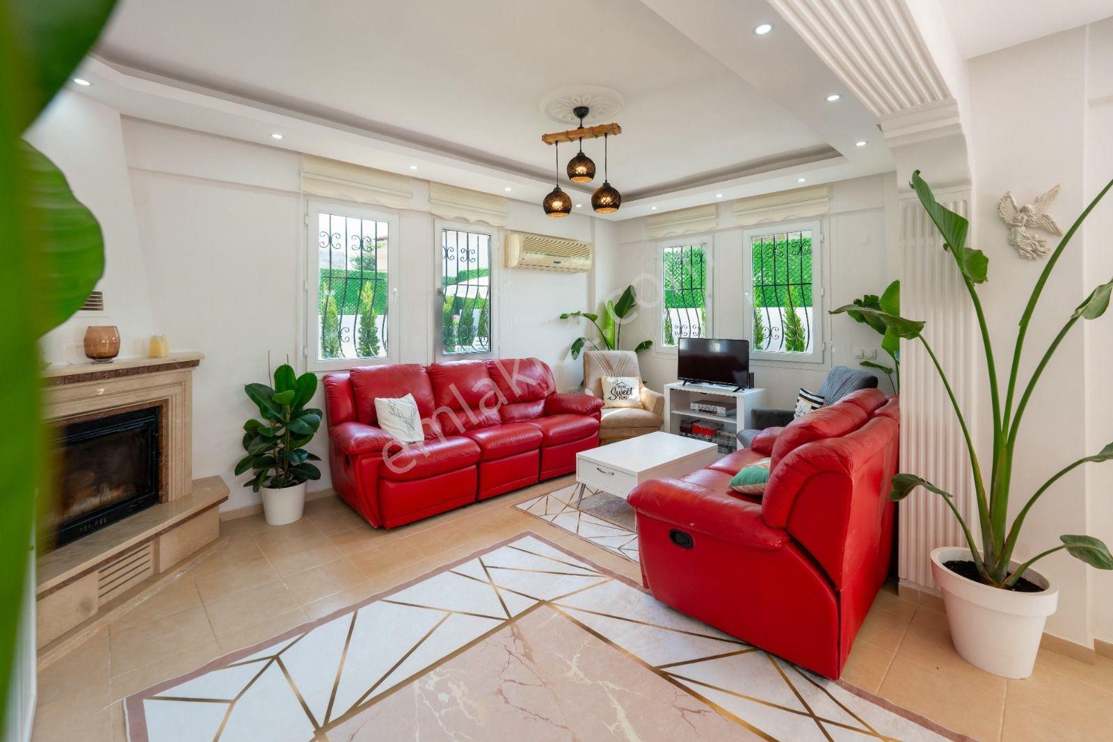Seydikemer Döğer Mahallesinde Eşyalı Ve Havuzlu 3+1 Villa