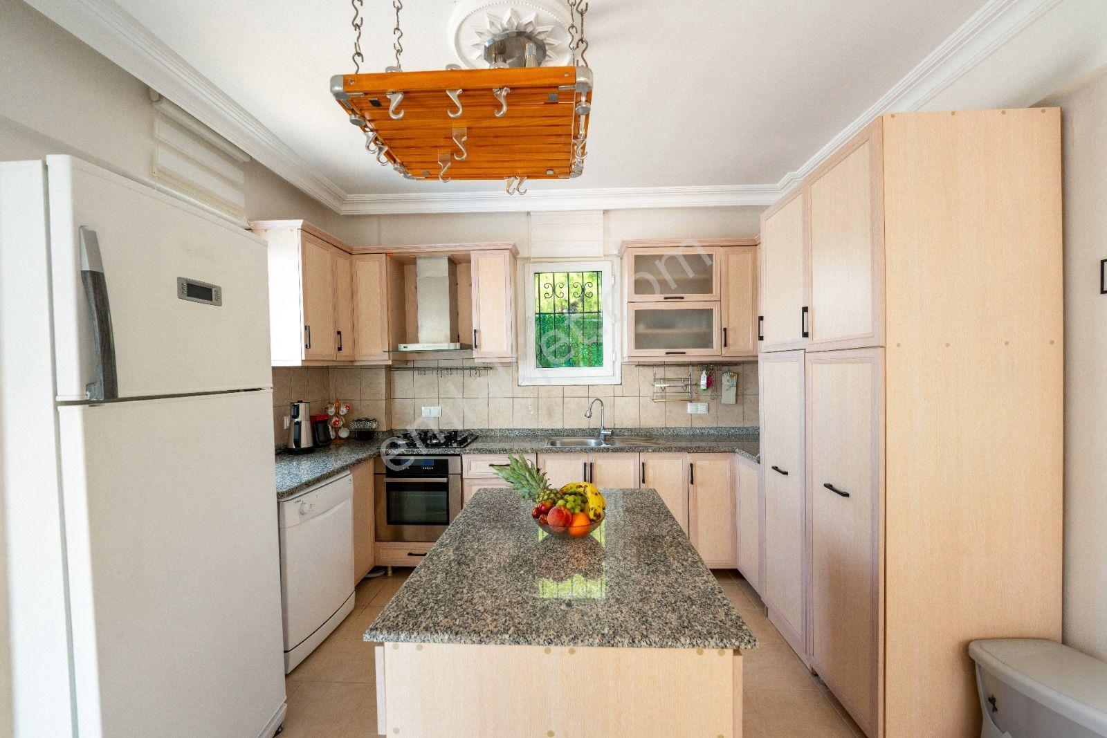 Seydikemer Döğer Mahallesinde Eşyalı Ve Havuzlu 3+1 Villa — fotoğraf 6