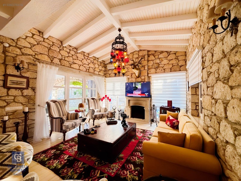 Alaçatı Hacımemişte Müstakil Havuzlu Bahçeli 3+1 Kiralık Villa — fotoğraf 3