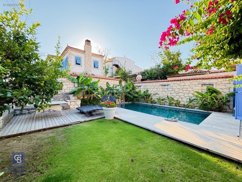 Alaçatı Hacımemişte Müstakil Havuzlu Bahçeli 3+1 Kiralık Villa — fotoğraf 10