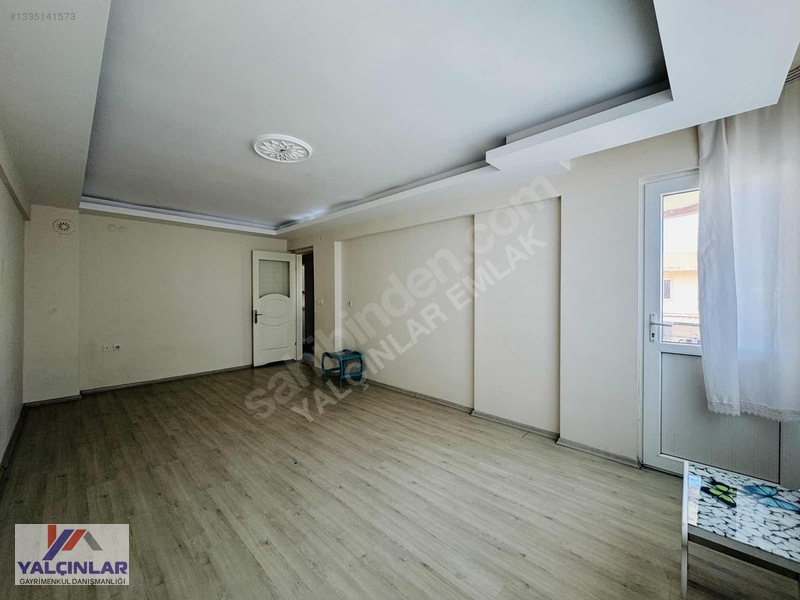 Yalçınlar'dan Muratbey'de Merkezde İzban Dibi Satılık 3+1 Daire — fotoğraf 3