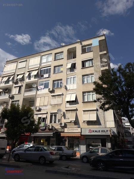 Karşıyaka'Da Merkezi Konumda Kiralık 2+1 Daire