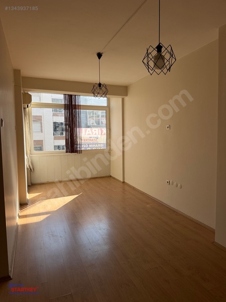 Karşıyaka'da Merkezi Konumda Kiralık 2+1 Daire — fotoğraf 2