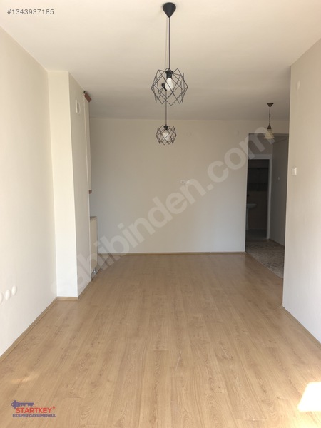 Karşıyaka'da Merkezi Konumda Kiralık 2+1 Daire — fotoğraf 4