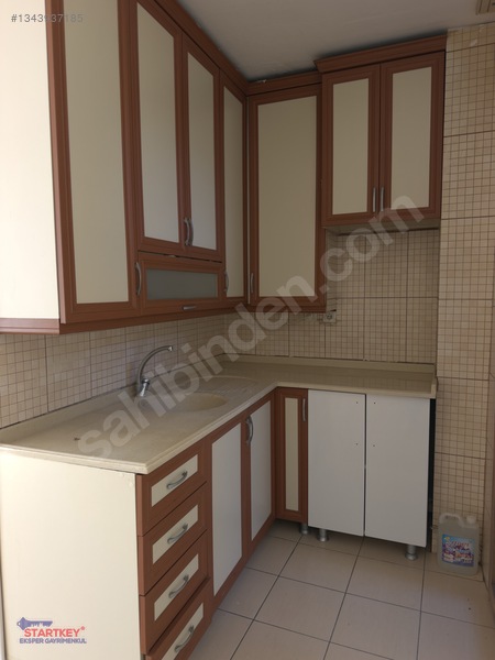 Karşıyaka'da Merkezi Konumda Kiralık 2+1 Daire — fotoğraf 5