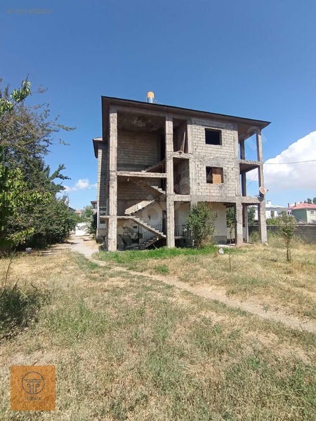 Satılık Arsa İçinde 3 Katlı Kabası Bitmiş İnşaat Var — fotoğraf 7