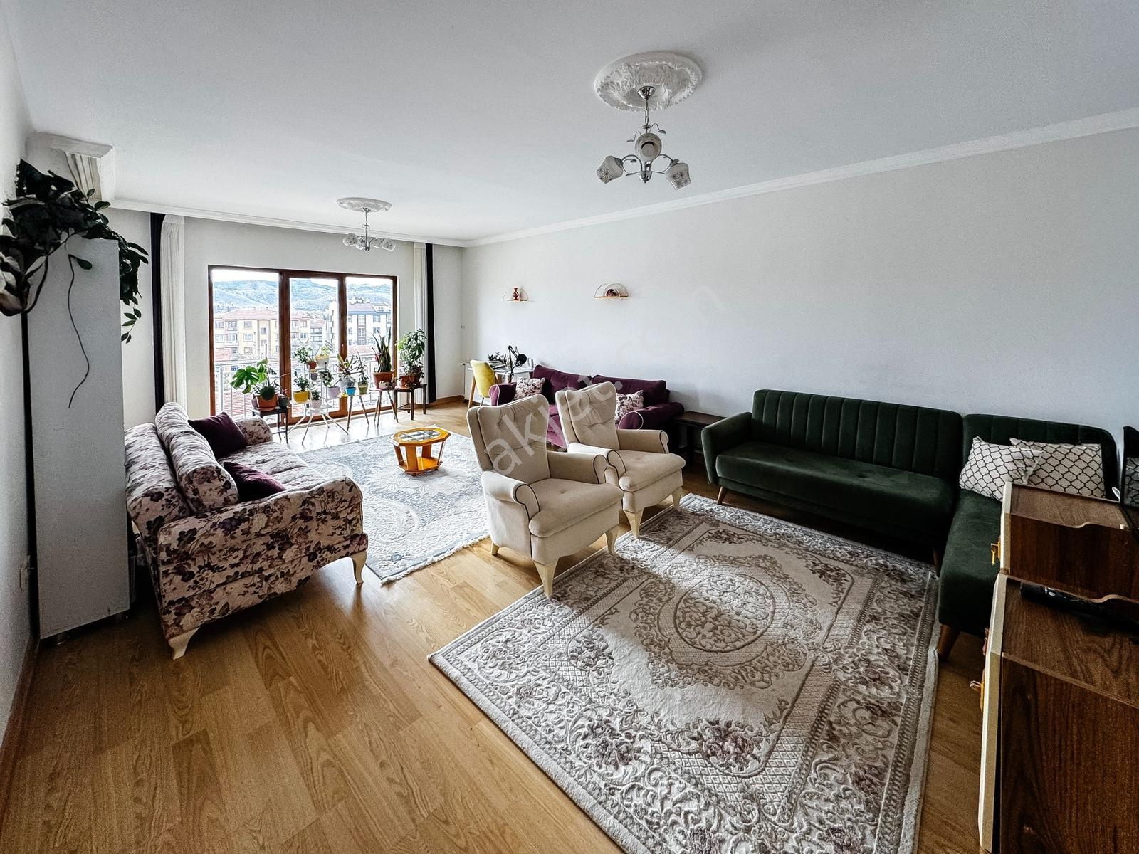 Kanlıca Toki'de Satılık 3+1 Ebeveyn Banyolu Daire — fotoğraf 2