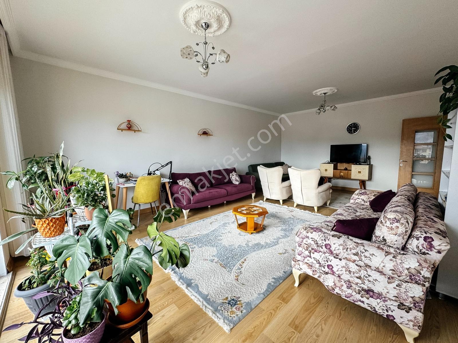 Kanlıca Toki'de Satılık 3+1 Ebeveyn Banyolu Daire — fotoğraf 3
