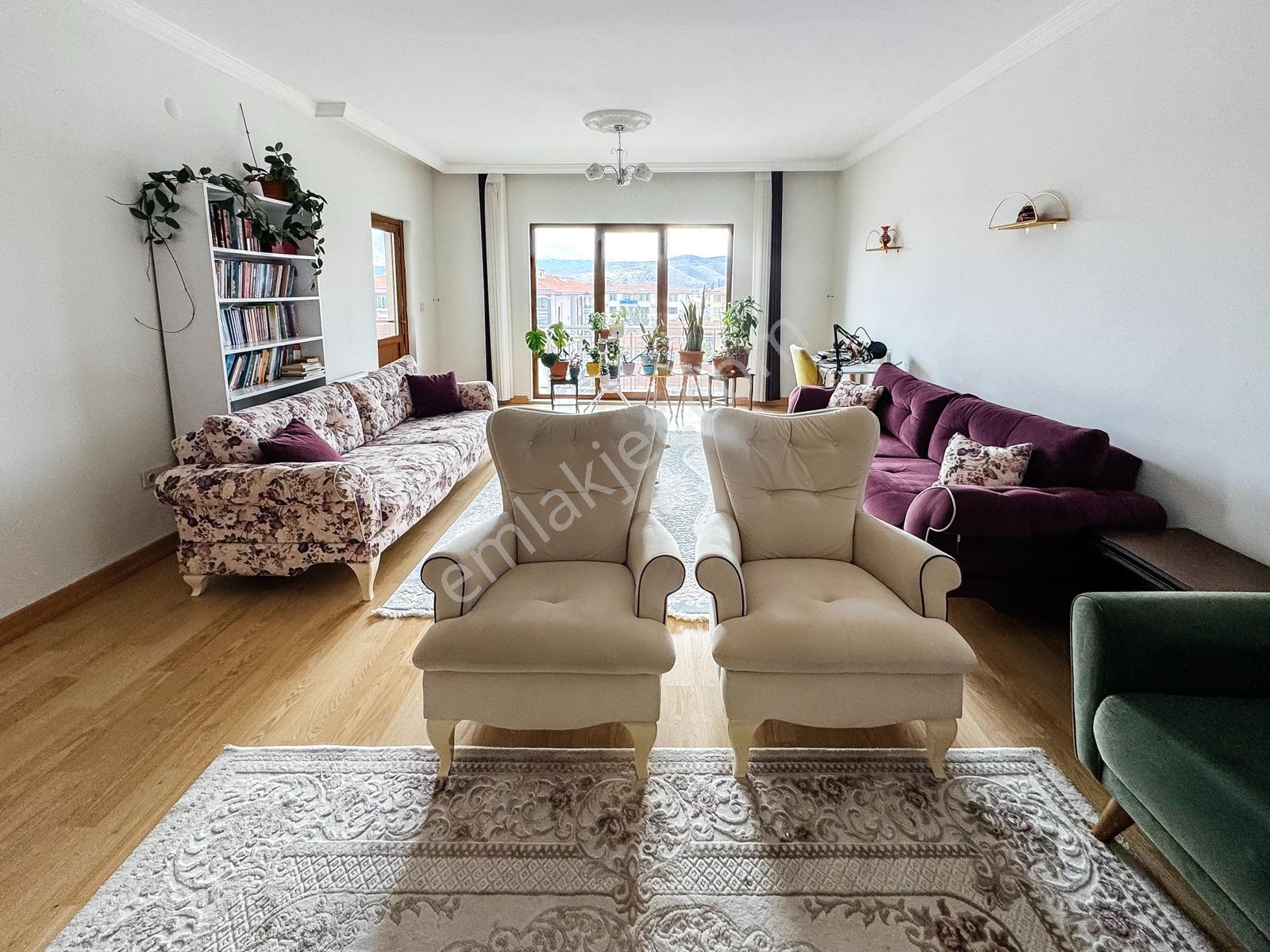 Kanlıca Toki'de Satılık 3+1 Ebeveyn Banyolu Daire — fotoğraf 4