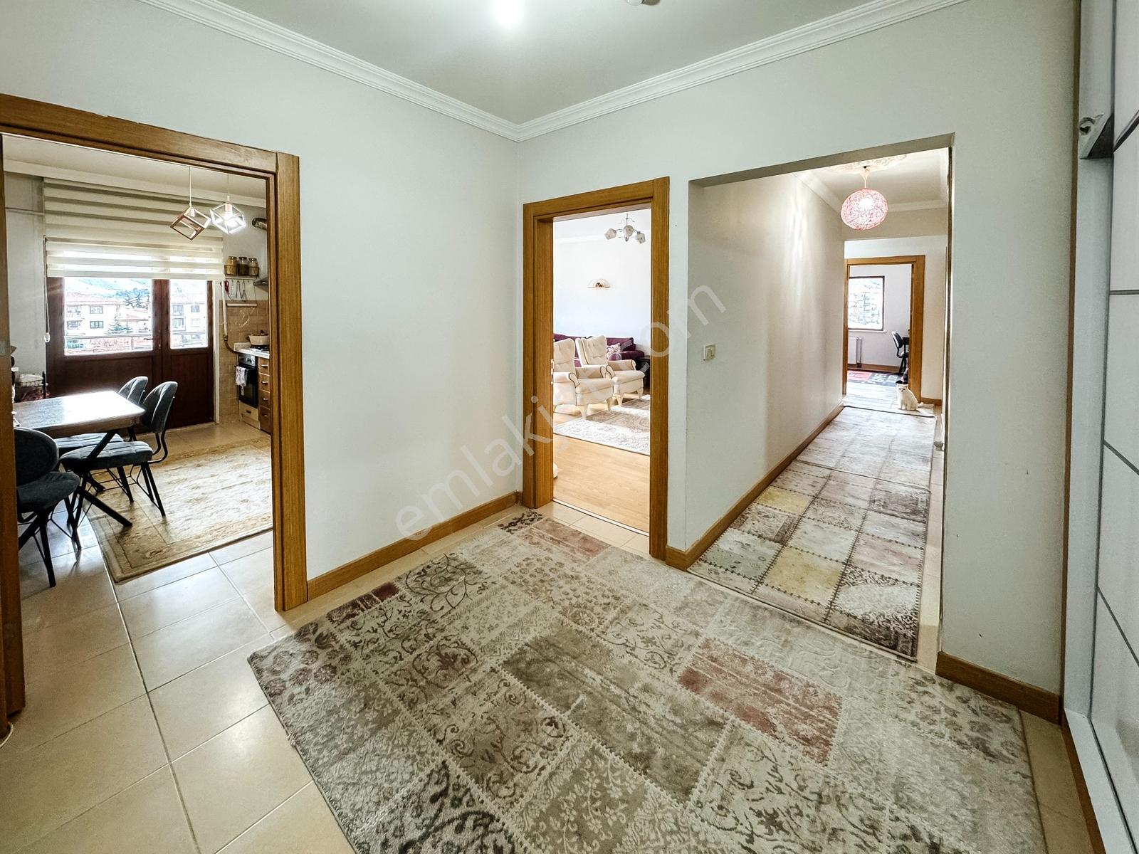 Kanlıca Toki'de Satılık 3+1 Ebeveyn Banyolu Daire — fotoğraf 22
