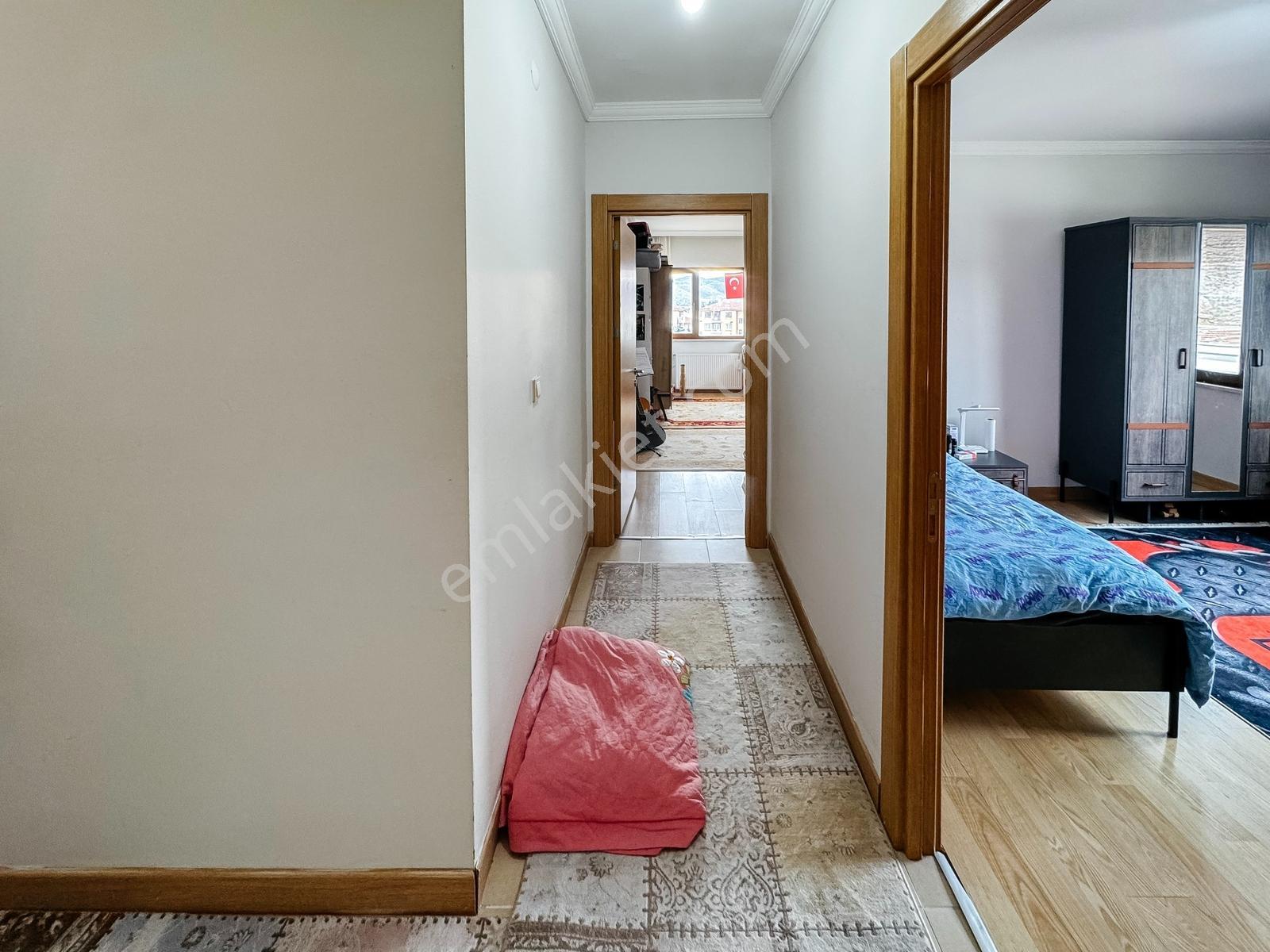 Kanlıca Toki'de Satılık 3+1 Ebeveyn Banyolu Daire — fotoğraf 24
