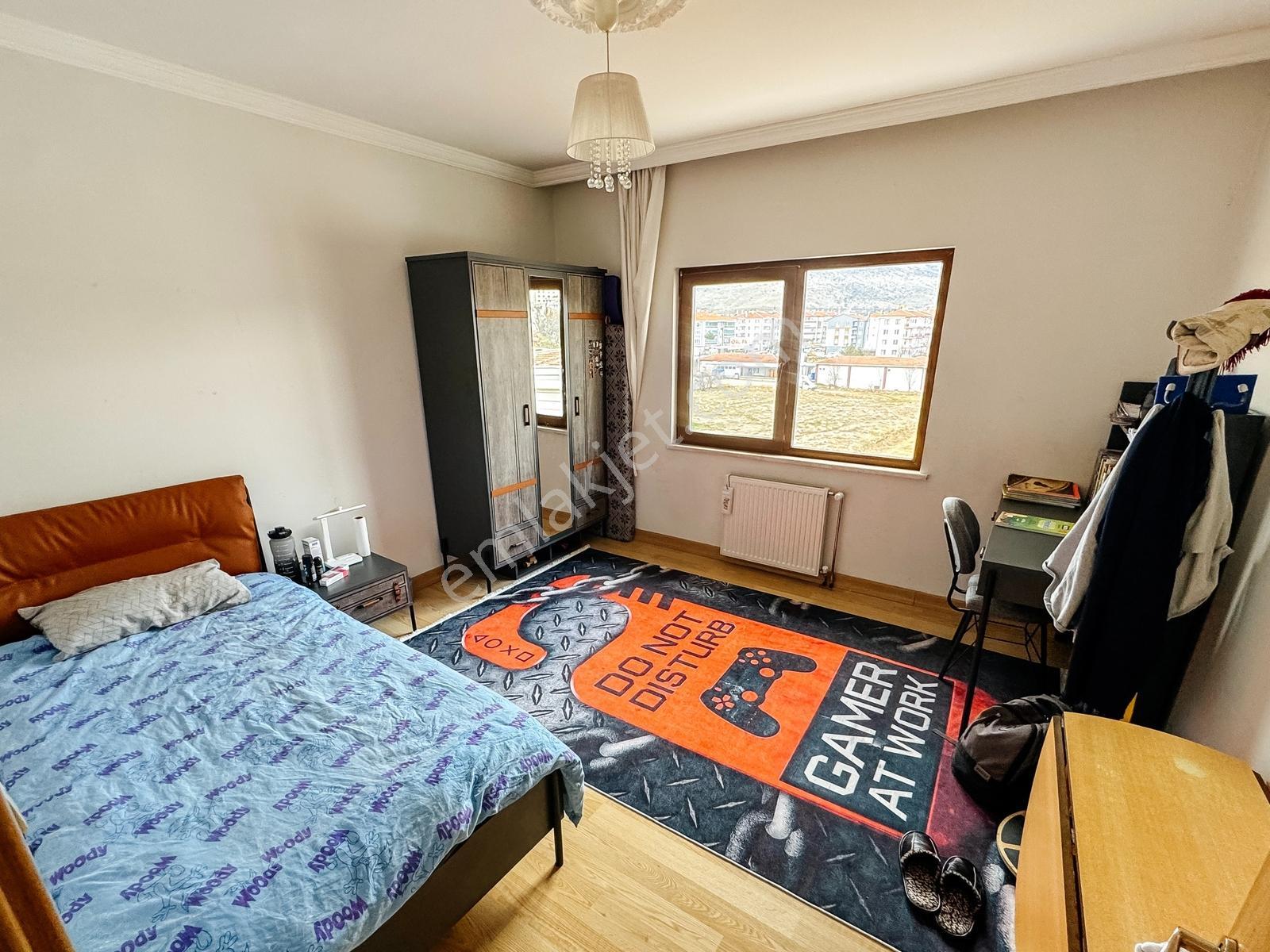 Kanlıca Toki'de Satılık 3+1 Ebeveyn Banyolu Daire — fotoğraf 33