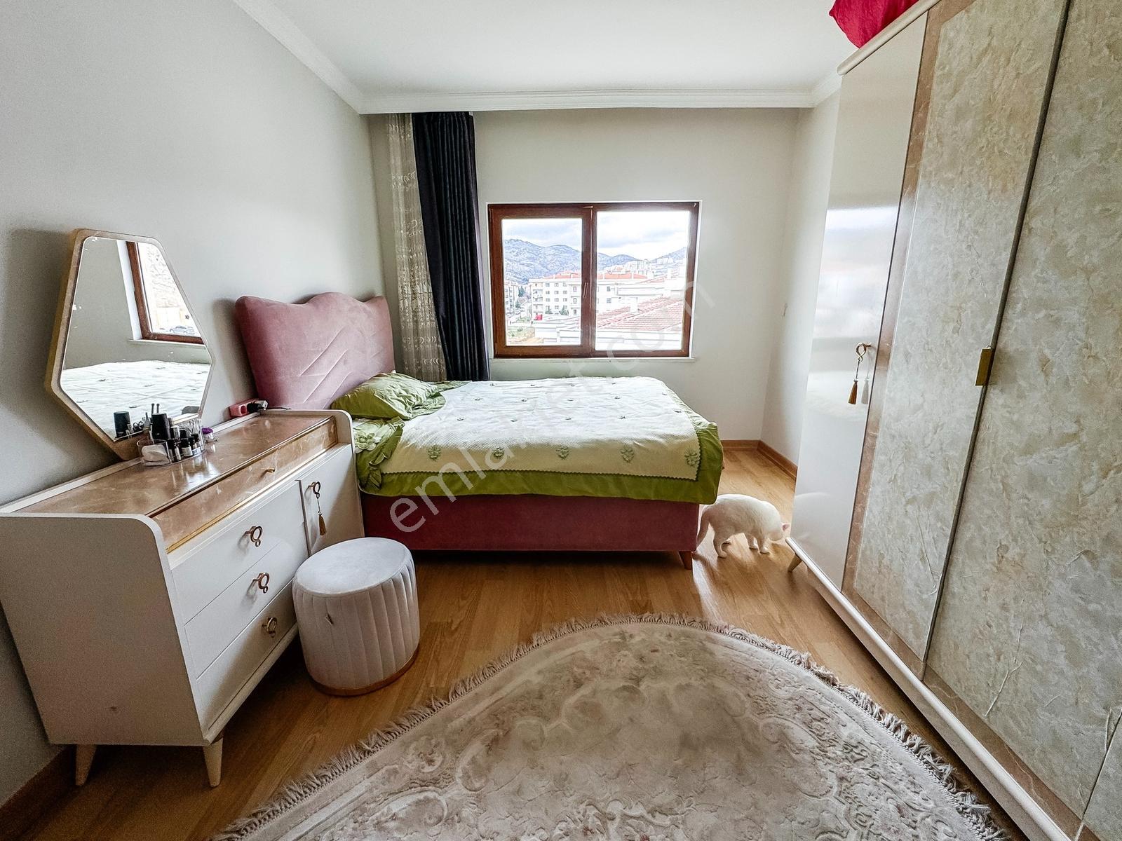 Kanlıca Toki'de Satılık 3+1 Ebeveyn Banyolu Daire — fotoğraf 34