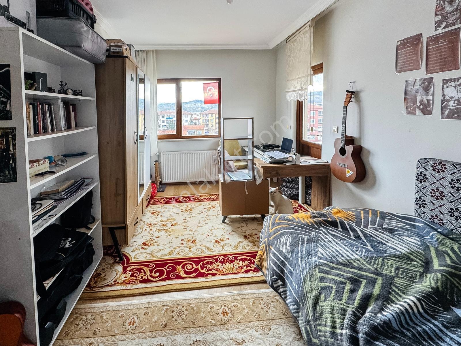 Kanlıca Toki'de Satılık 3+1 Ebeveyn Banyolu Daire — fotoğraf 36