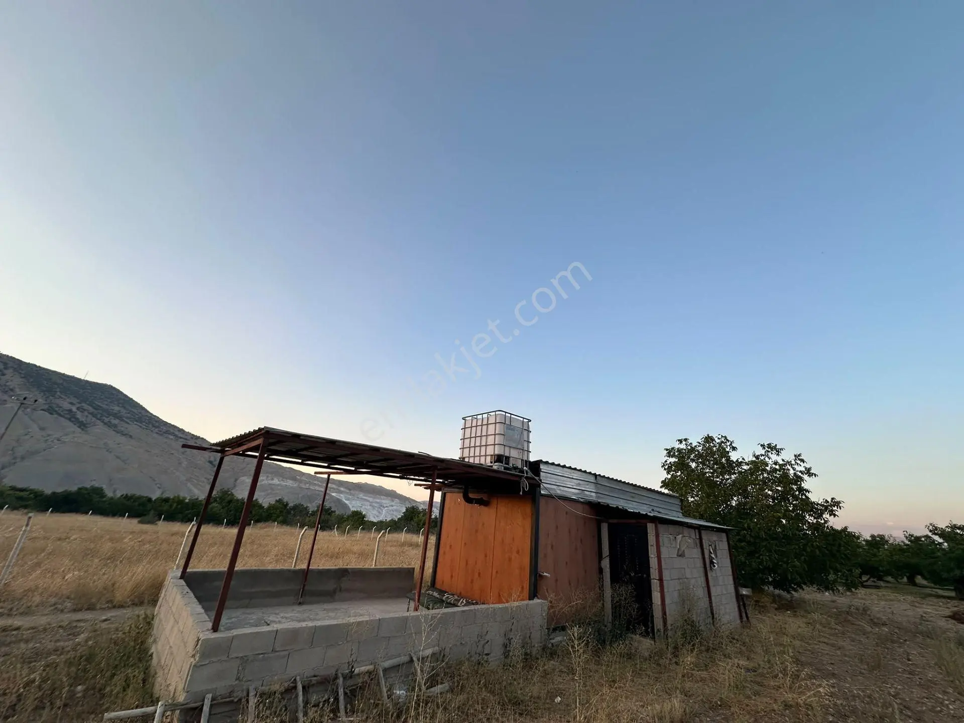 Ulukışla Darboğaz'Da Doğa Manzaralı Satılık 551 M² Tarla