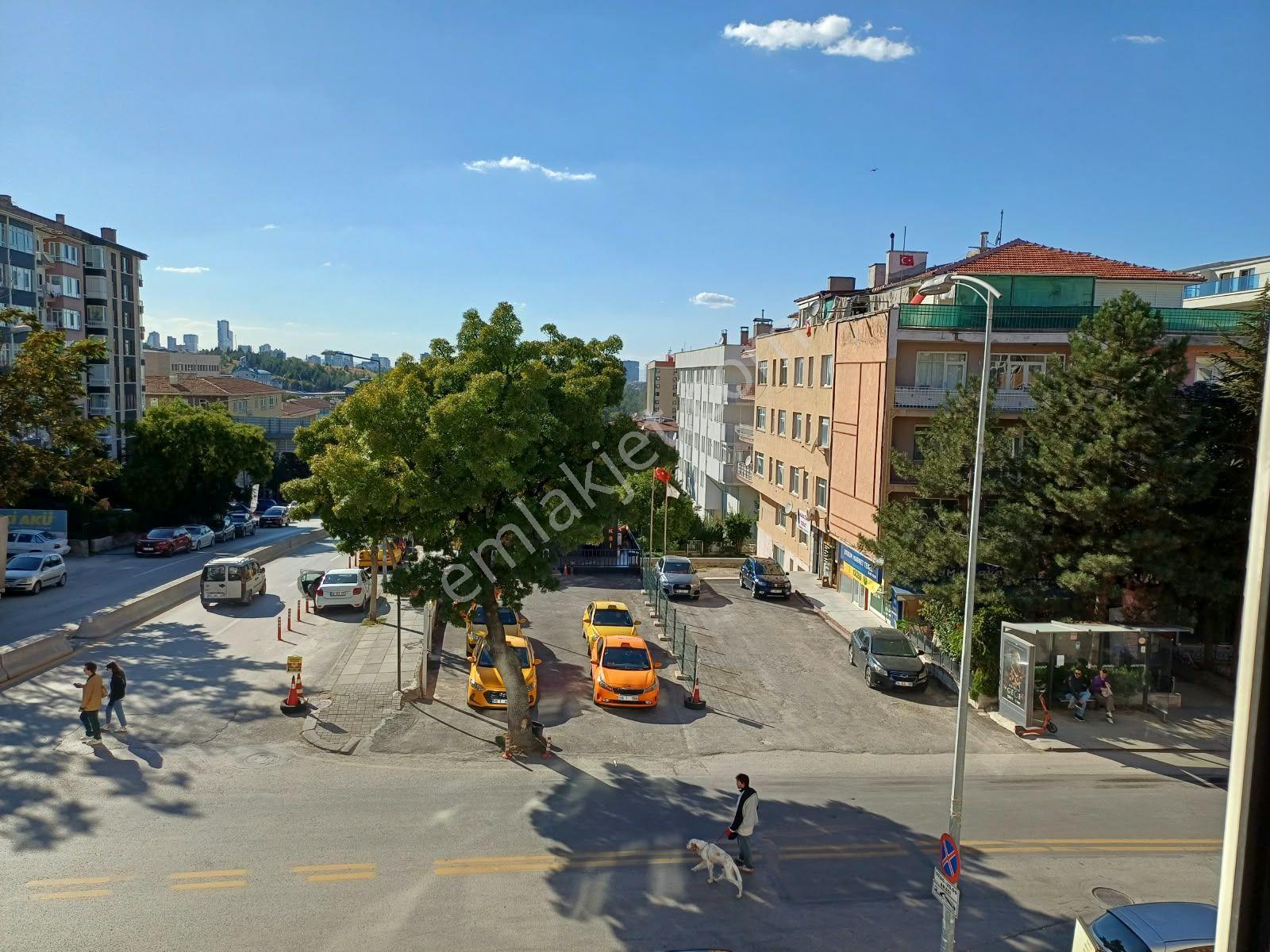 Hoşdere Caddesinde Yukarı Ayrancı Ön Cephe Katta Asansörlü Manzaralı 3+1 Satılık Daire — fotoğraf 5