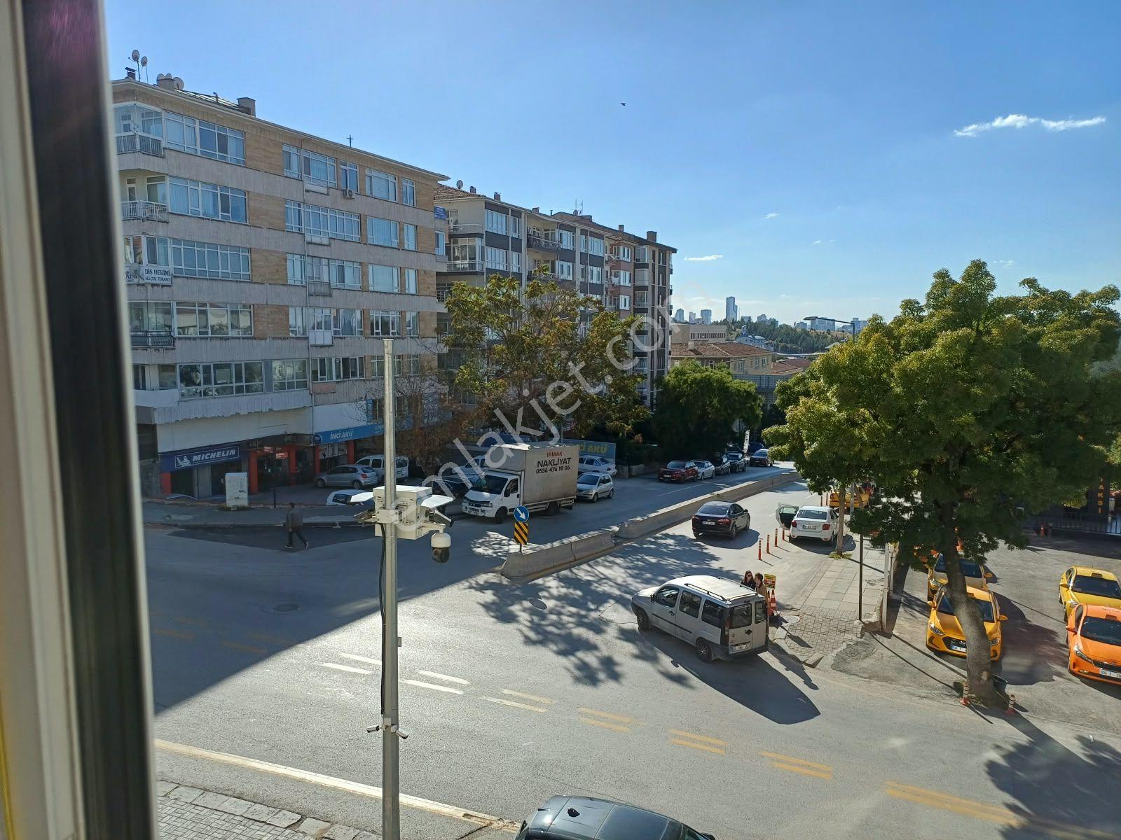 Hoşdere Caddesinde Yukarı Ayrancı Ön Cephe Katta Asansörlü Manzaralı 3+1 Satılık Daire — fotoğraf 6
