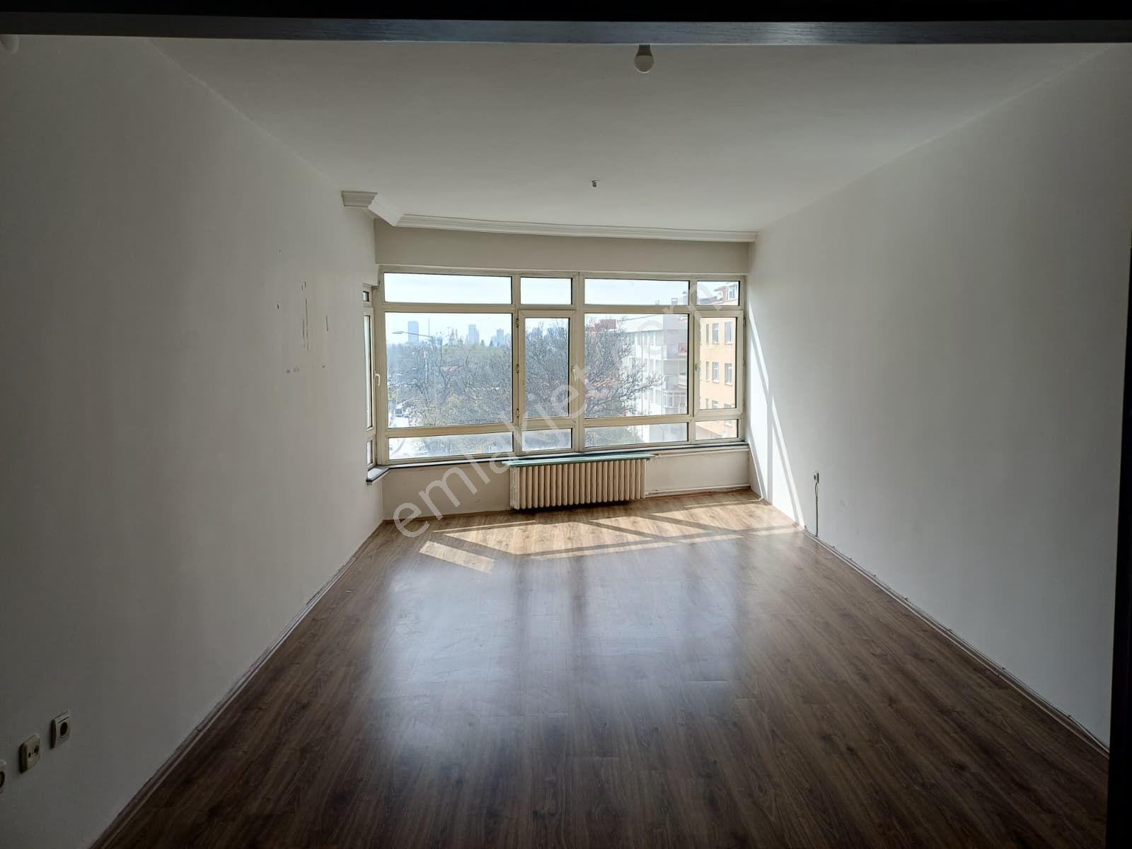 Hoşdere Caddesinde Yukarı Ayrancı Ön Cephe Katta Asansörlü Manzaralı 3+1 Satılık Daire — fotoğraf 7