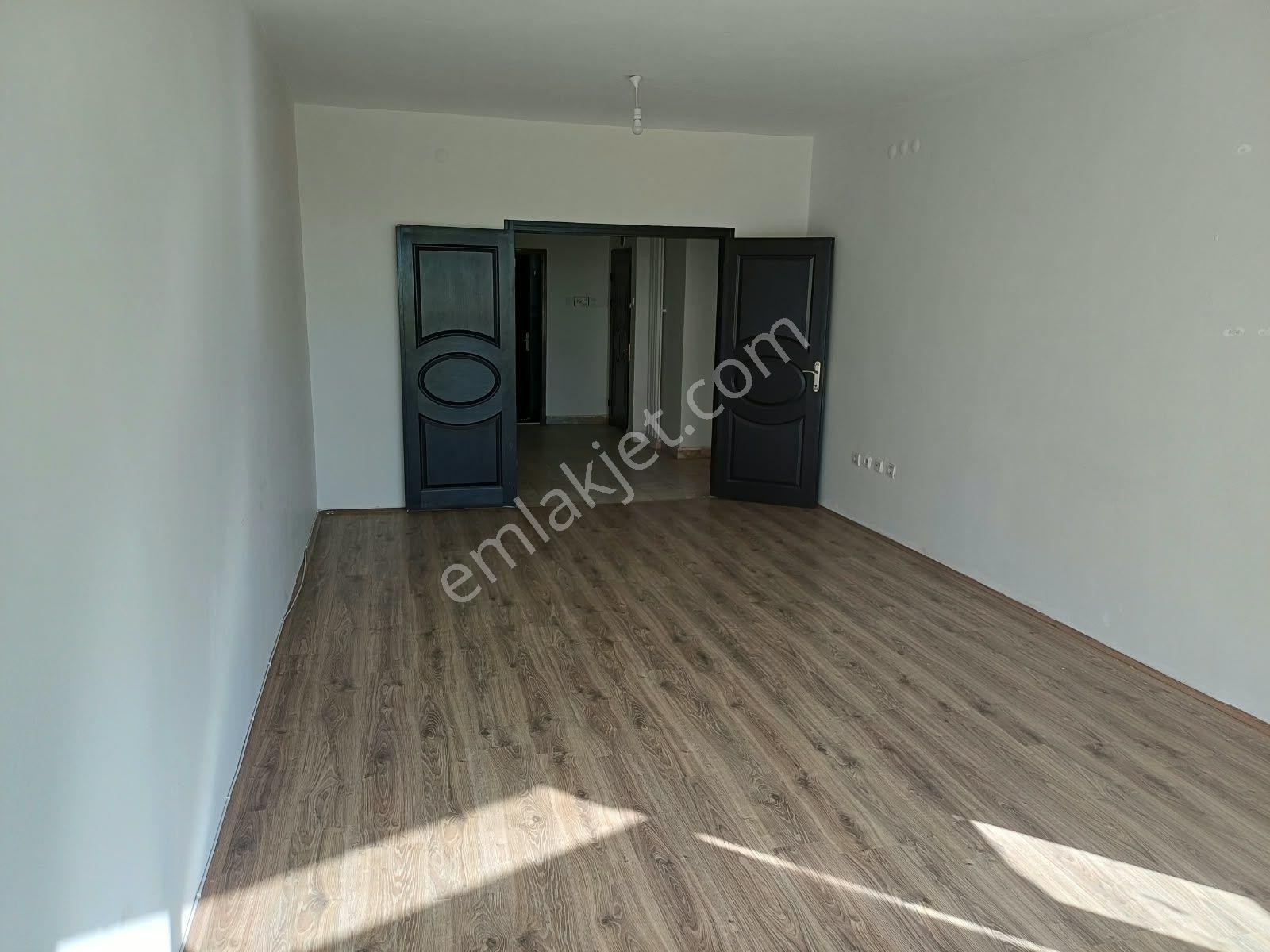 Hoşdere Caddesinde Yukarı Ayrancı Ön Cephe Katta Asansörlü Manzaralı 3+1 Satılık Daire — fotoğraf 10