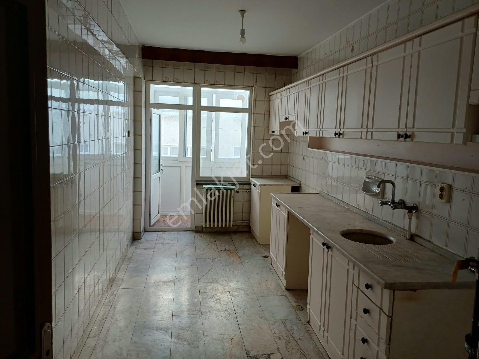 Hoşdere Caddesinde Yukarı Ayrancı Ön Cephe Katta Asansörlü Manzaralı 3+1 Satılık Daire — fotoğraf 14