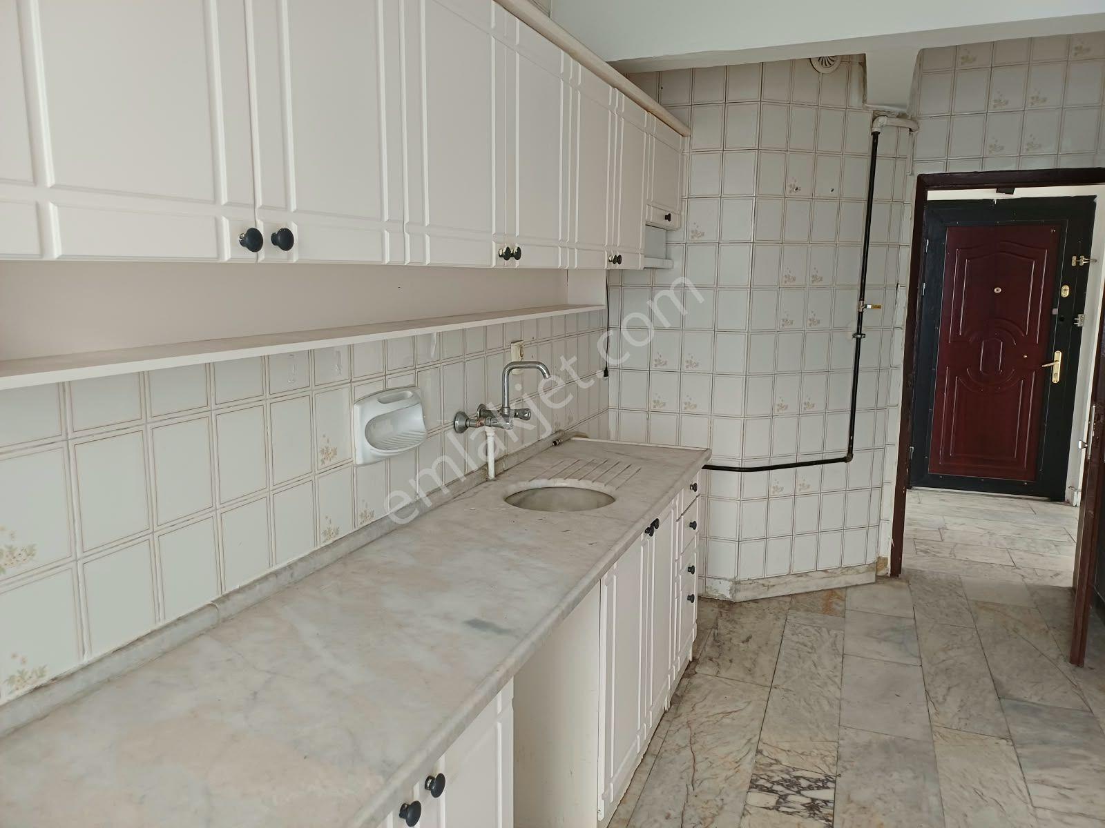 Hoşdere Caddesinde Yukarı Ayrancı Ön Cephe Katta Asansörlü Manzaralı 3+1 Satılık Daire — fotoğraf 15
