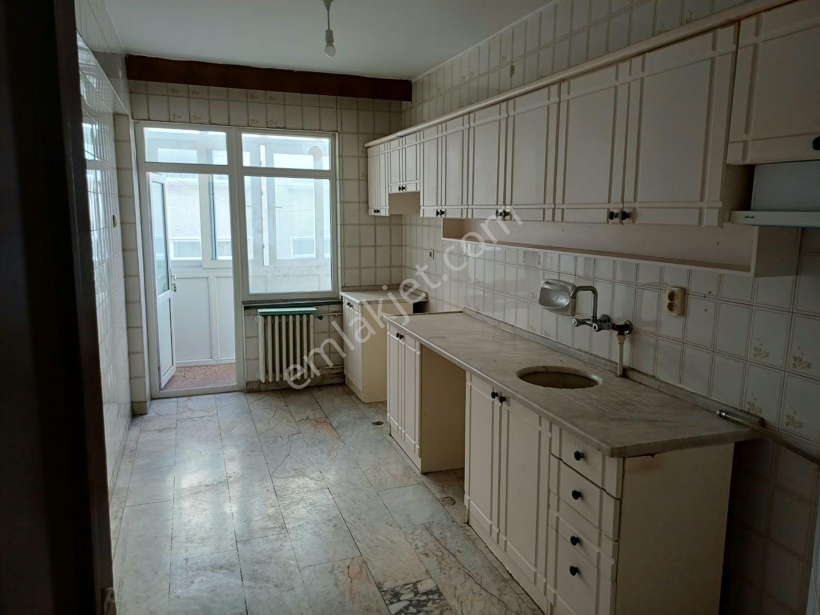 Hoşdere Caddesinde Yukarı Ayrancı Ön Cephe Katta Asansörlü Manzaralı 3+1 Satılık Daire — fotoğraf 16