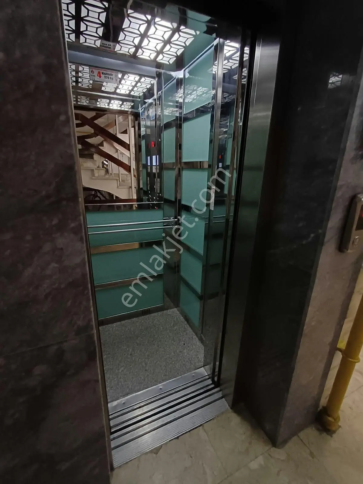 Hoşdere Caddesinde Yukarı Ayrancı Ön Cephe Katta Asansörlü Manzaralı 3+1 Satılık Daire — fotoğraf 32