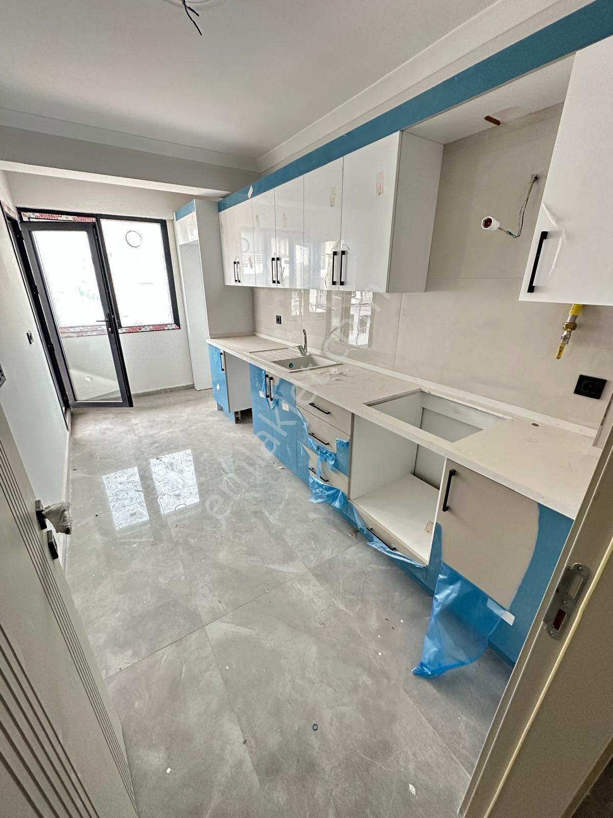 Zeki Emlak'tan Muradiye'de Satılık 2+1 Kapalı Mutfak Sıfır Daire — fotoğraf 2