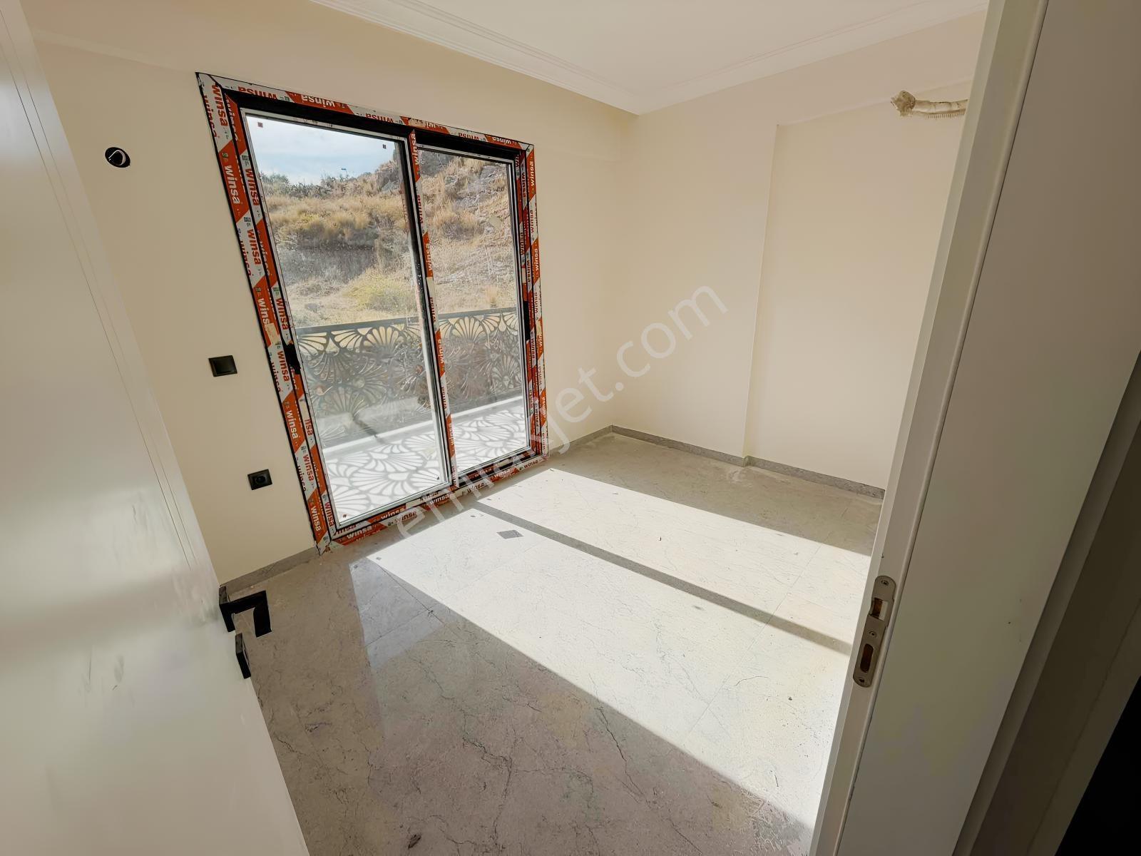 Fethiye Çalıca Mahallesinde Asansörü Havuzlu Satılık 1+1 Daire — fotoğraf 13