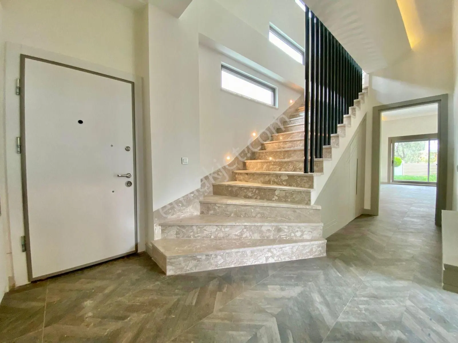 Pera Dan Güre De 110 M2 Oturum Alt Kat Ta 2 Odalı Bağımsız Şahane Müstakil — fotoğraf 7
