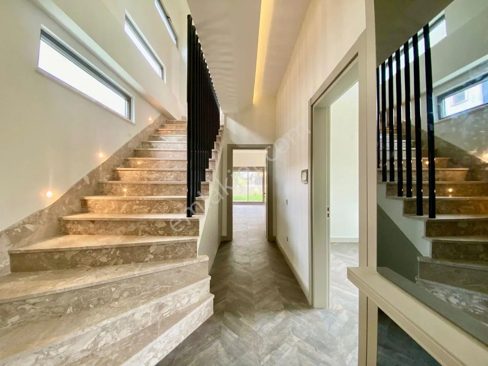 Pera Dan Güre De 110 M2 Oturum Alt Kat Ta 2 Odalı Bağımsız Şahane Müstakil — fotoğraf 8