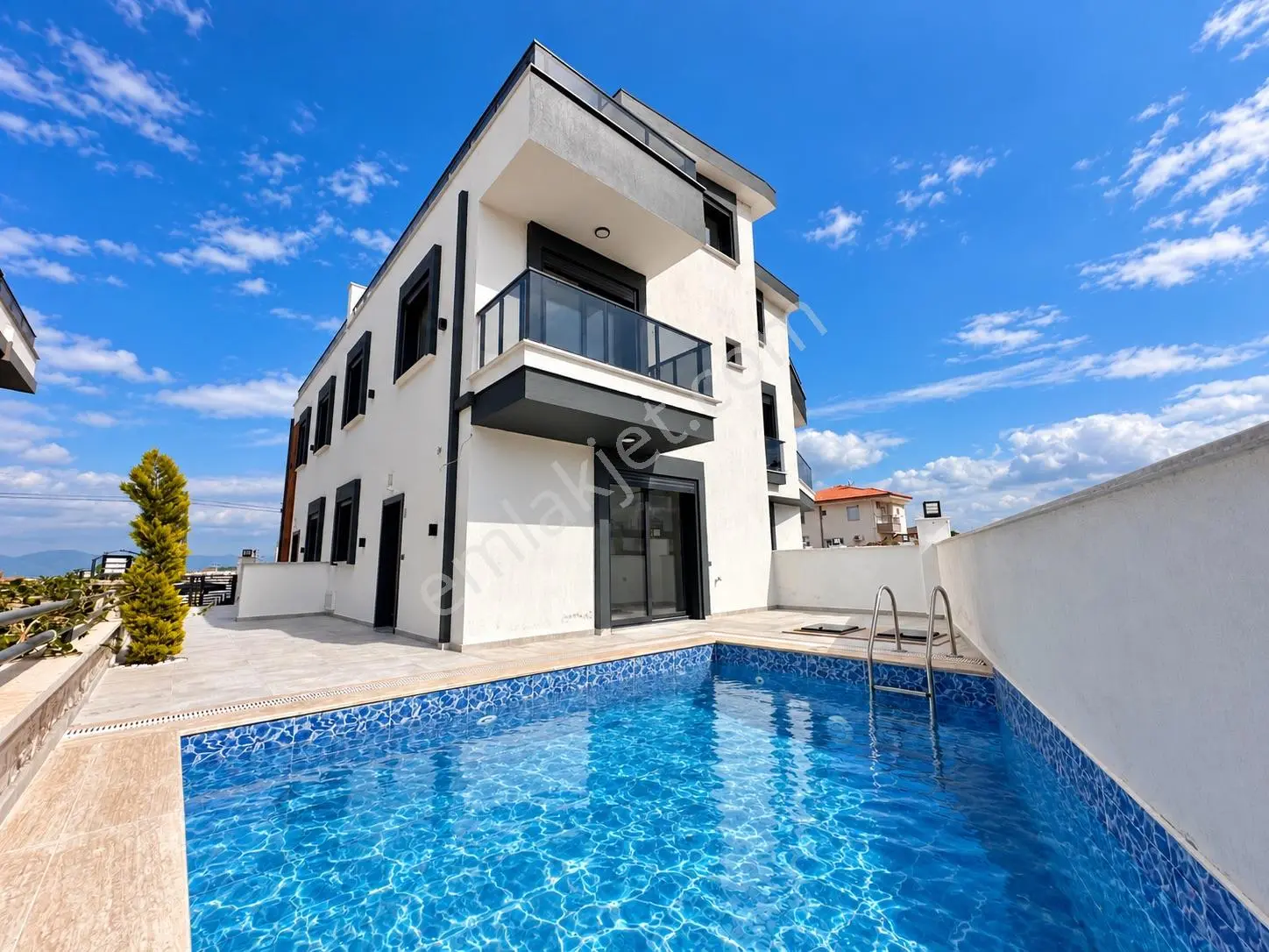 Didim’de Satılık Havuzlu Deniz Manzaralı Sıfır 3+1 Villa