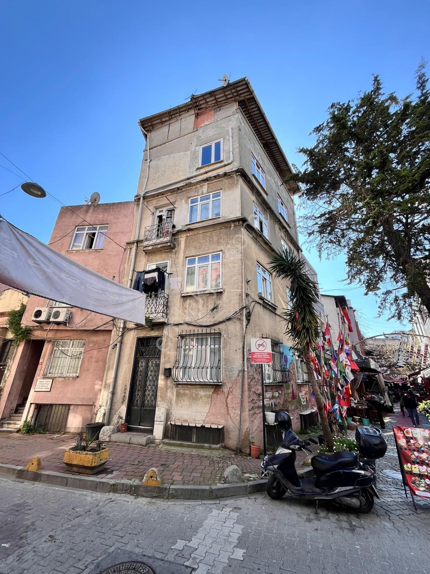Tarihi Yarımada’da Yüksek Getirili | Turistik Deniz Gören Satılık Komple Bina — fotoğraf 2