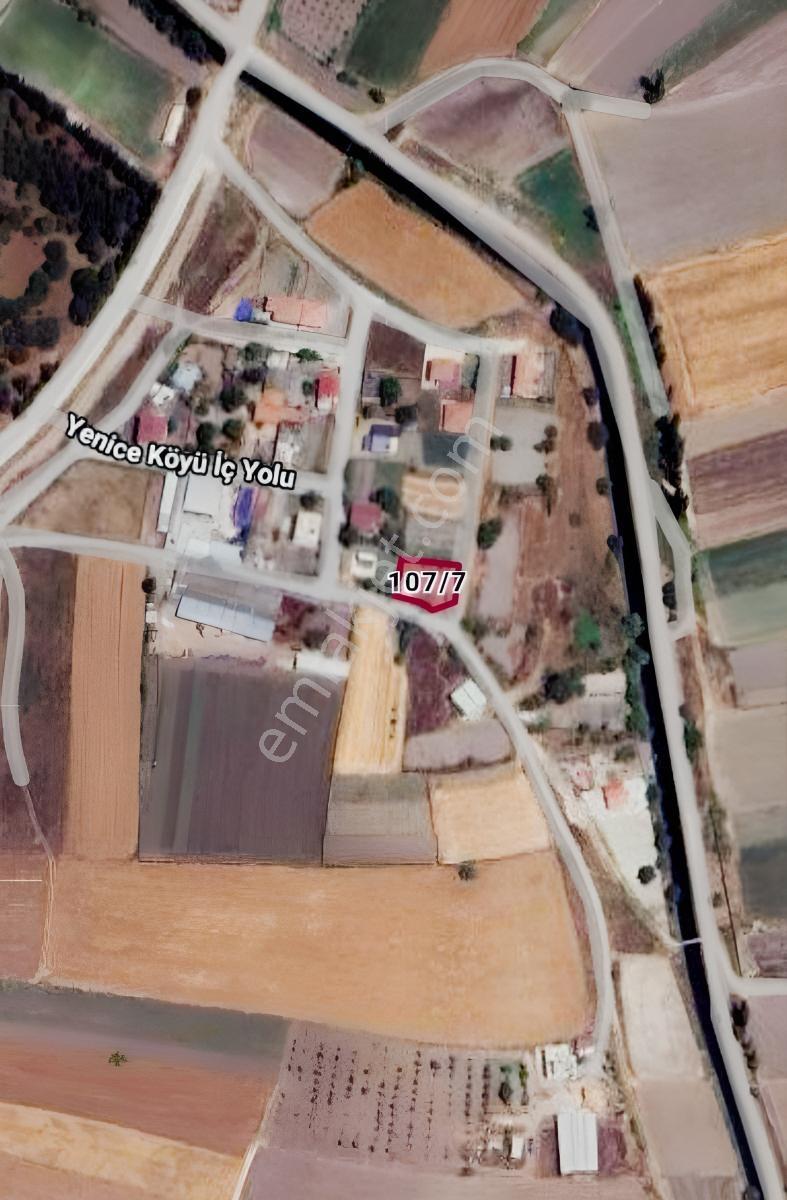 Yenice Mah.nde İçinde Konteyner Bulunan 498 M2 İmarlı Arsa — fotoğraf 4