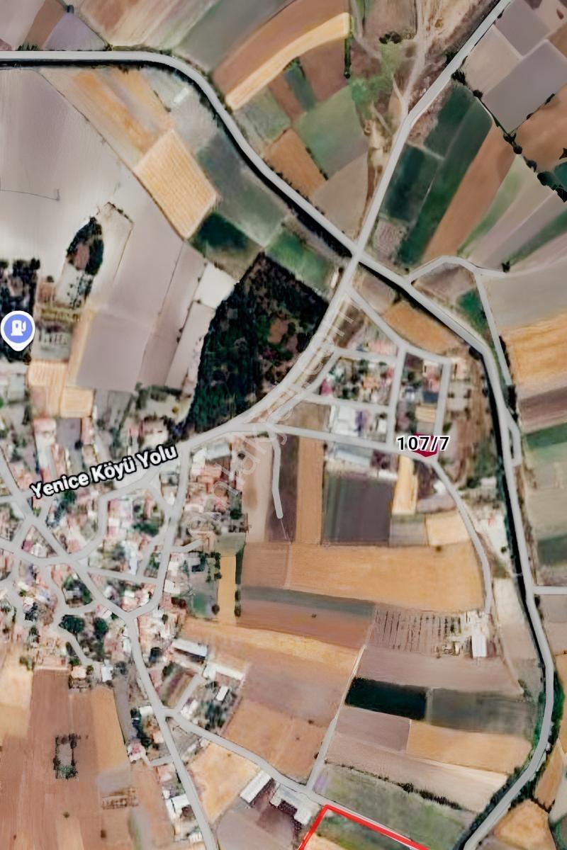 Yenice Mah.nde İçinde Konteyner Bulunan 498 M2 İmarlı Arsa — fotoğraf 5
