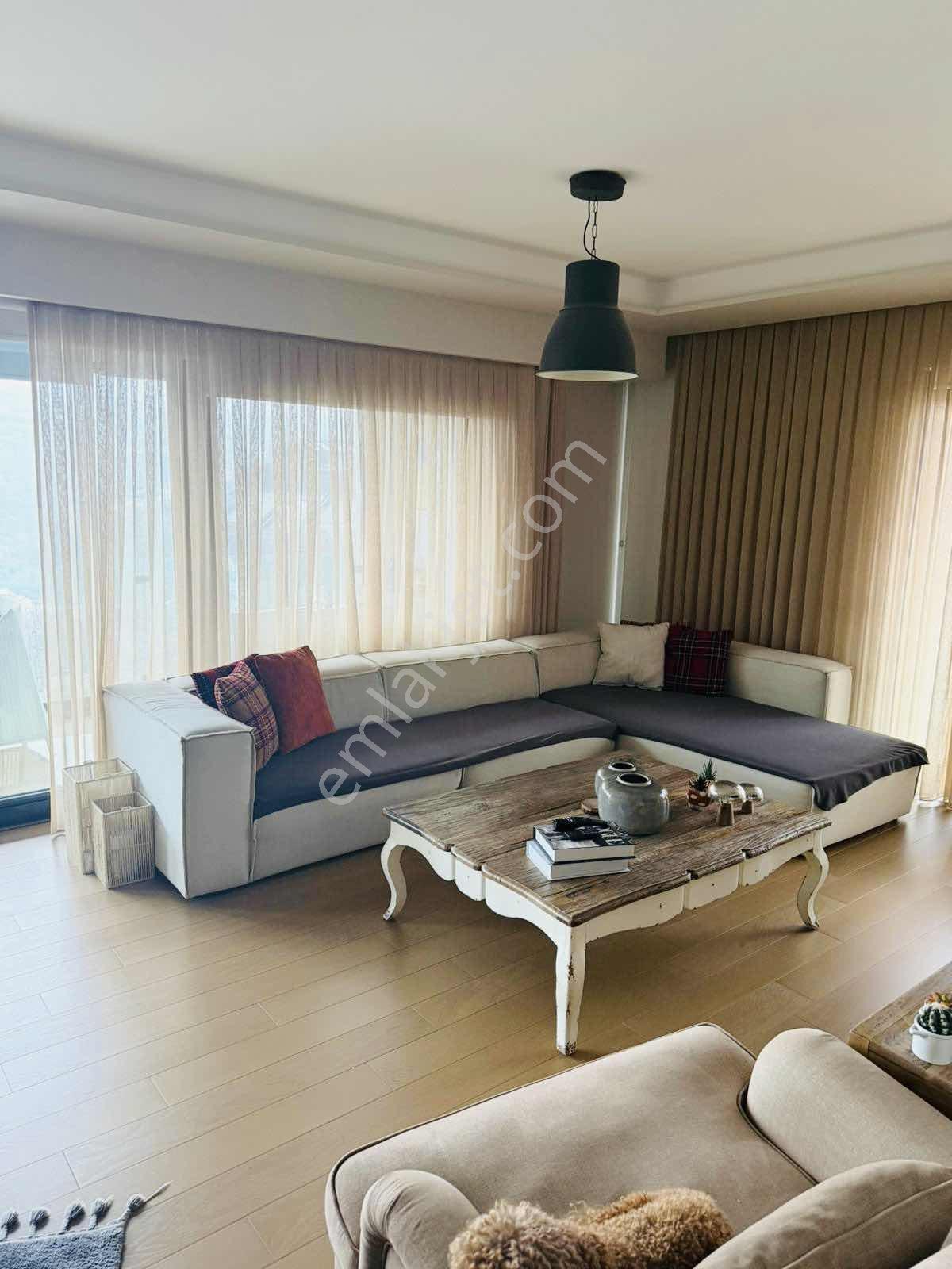 Olive Sarıyer Evleri'Nde 4+1 Manzaralı Teraslı Satılık Daire