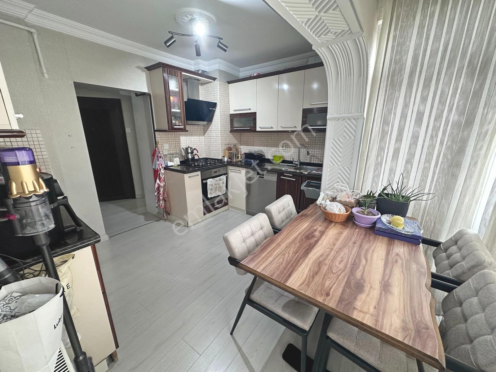 Tıp Fakültesi Cadde Yakınında 3 Cepheli Full Yapılı 3+1 Satılık — fotoğraf 2