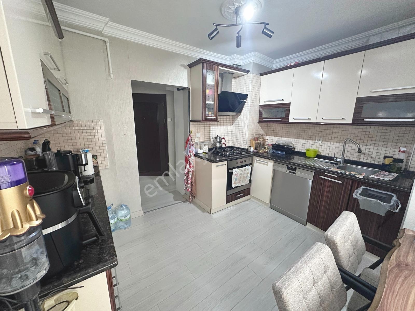 Tıp Fakültesi Cadde Yakınında 3 Cepheli Full Yapılı 3+1 Satılık — fotoğraf 6