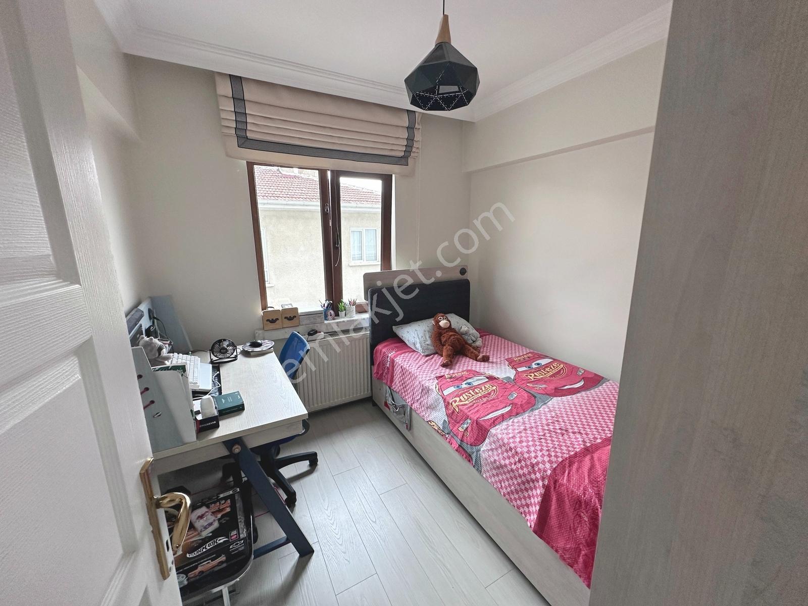 Tıp Fakültesi Cadde Yakınında 3 Cepheli Full Yapılı 3+1 Satılık — fotoğraf 12