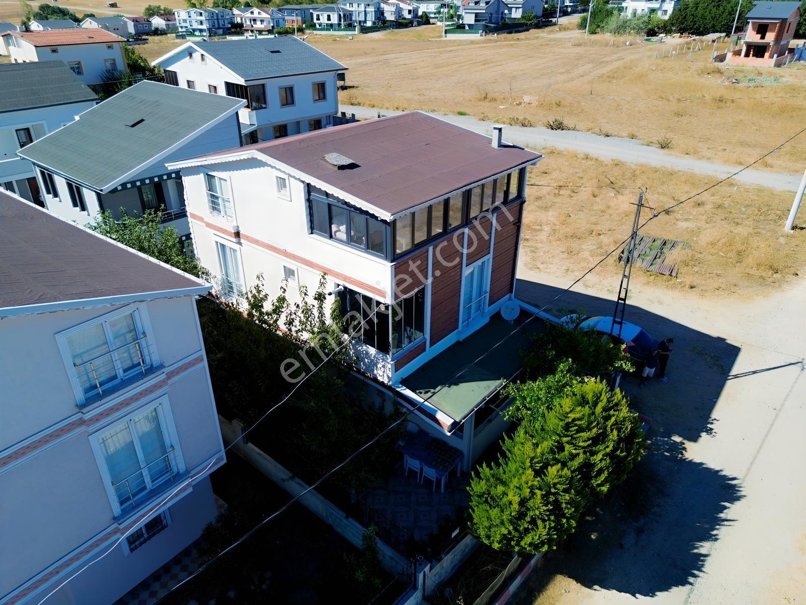 Yeniçiftlikte 170 M² Arsa İçinde 3 Katlı Müstakil Villa — fotoğraf 2