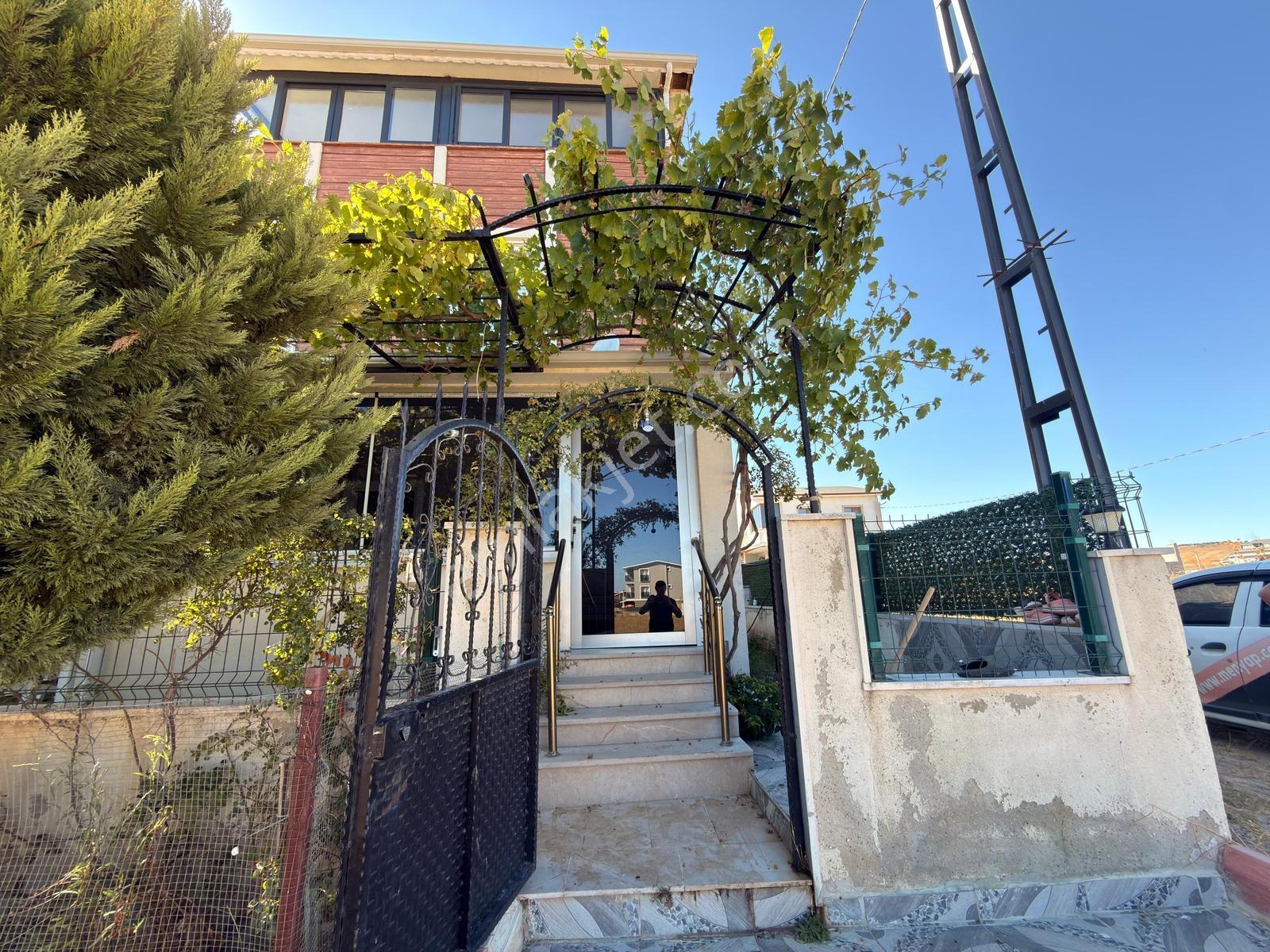 Yeniçiftlikte 170 M² Arsa İçinde 3 Katlı Müstakil Villa — fotoğraf 4