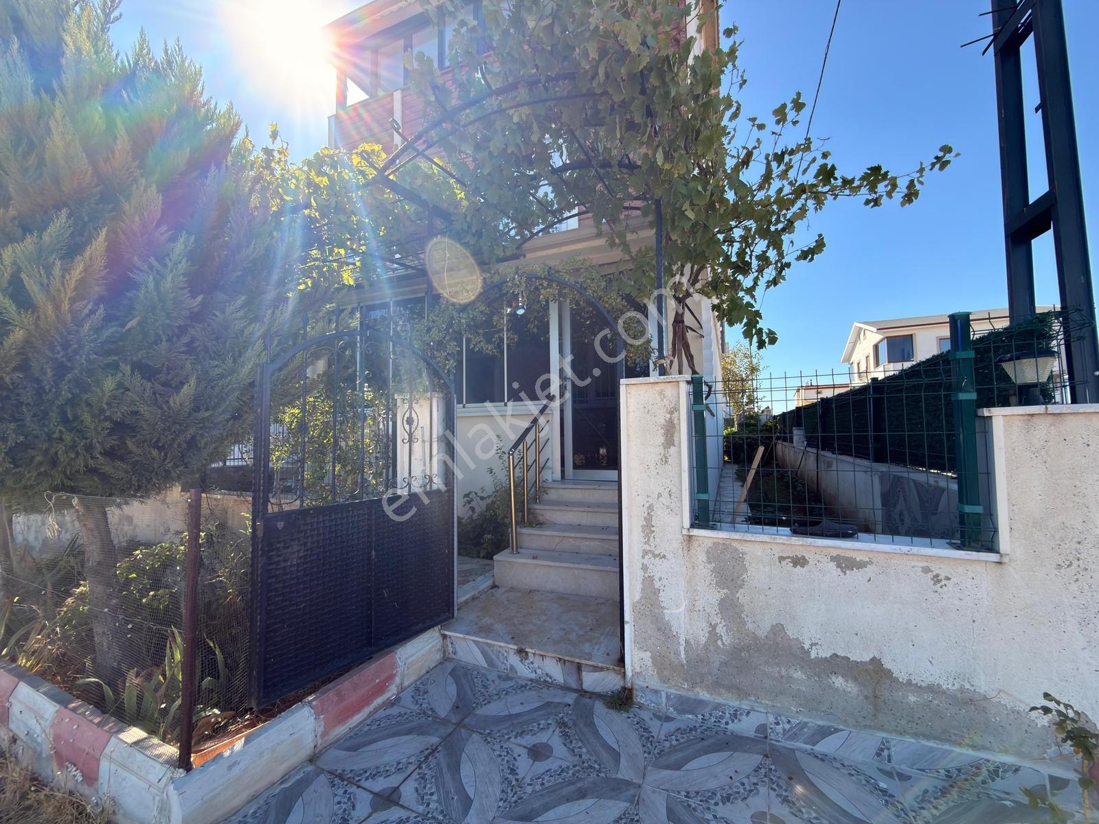 Yeniçiftlikte 170 M² Arsa İçinde 3 Katlı Müstakil Villa — fotoğraf 5